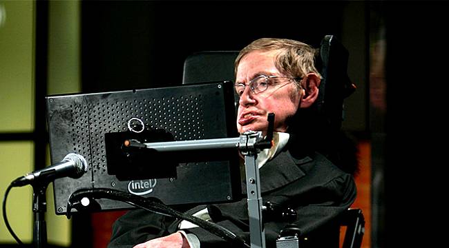 Stephen Hawking hayatını kaybetti