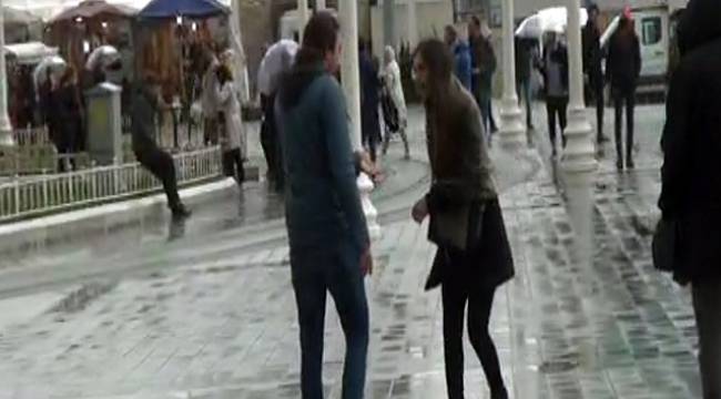 Yol ortasında şiddet gören kadına engelli bir vatandaş yardım etti