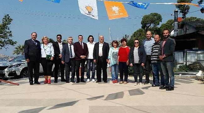 AK Parti Foça İlçe Teşkilatı mazbatasını aldı