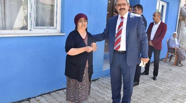 Başkan Alıcık üç ailenin yüzünü güldürdü