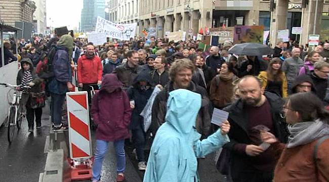 Berlin'de artan kiralar insanları sokağa döktü