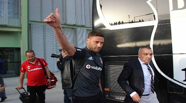 Beşiktaş’a İzmir’de coşkulu karşılama