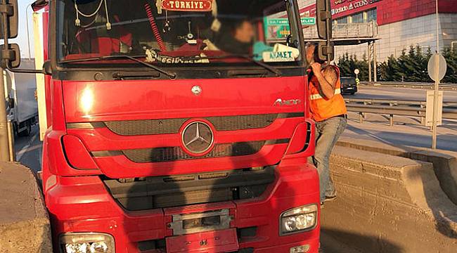 Bonzai kullandığı iddia edilen tır sürücüsü direksiyonda sızdı