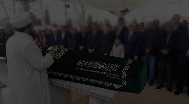 Boş tabutun cenaze namazını kıldılar...