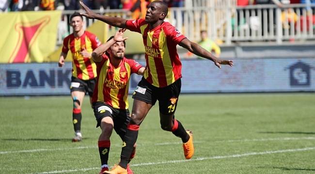 Demba Ba 2 yıllık imzayı atacak