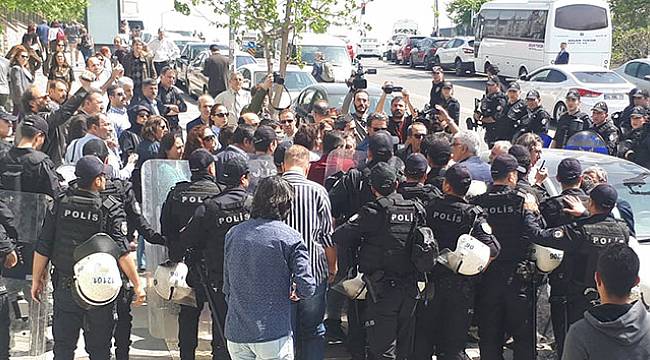 İzinsiz yürüyüş yapan KESK üyesi gruba polis müdahalesi