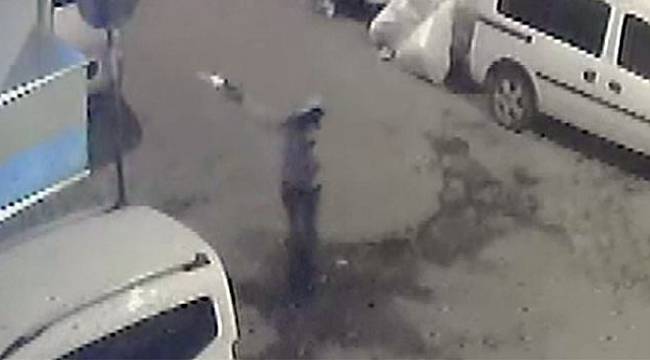 Kahvehaneye silahlı saldırı kamerada