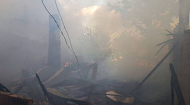 Karabük'te 3 ev alevlere teslim oldu