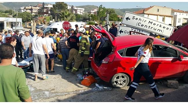 Minibüs otomobille çarpıştı: 3'ü çocuk 6 yaralı