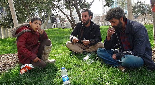 Suriyeli dilencilerin içki alemi kameraya yansıdı