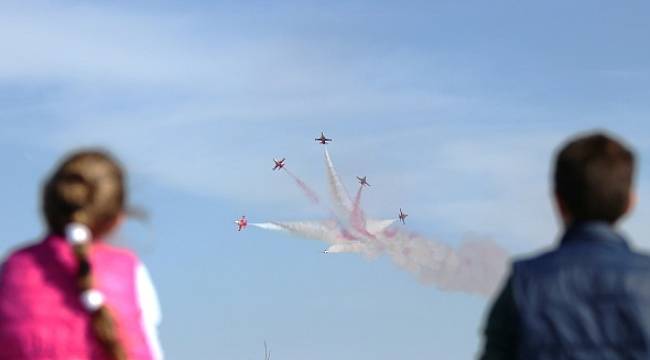Türk Yıldızları ve Solo Türk'ten nefes kesen gösteri!