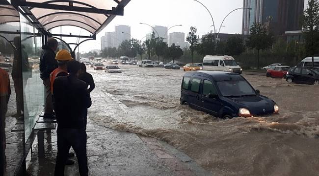 Başkentten inanılmaz görüntüler! Hayatı felç etti