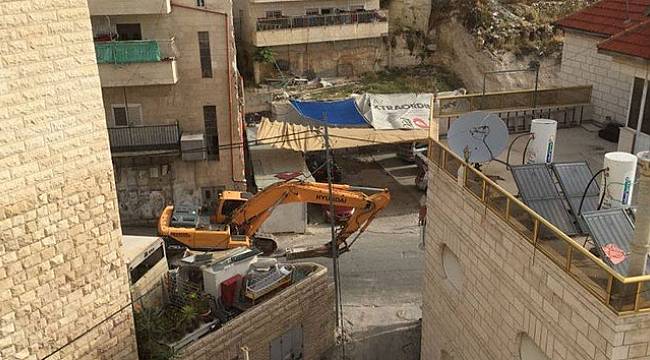 İsrail, Filistinli bir ailenin evini yıktı