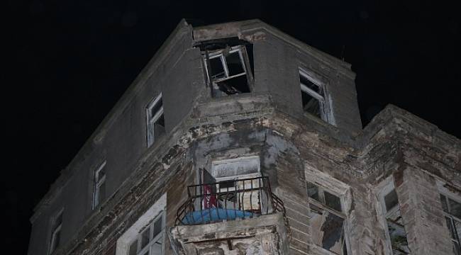 Kadıköy’de 200 yıllık tarihi bina çöktü