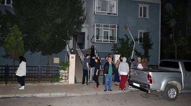 Kartal’da bina yangını, 8 kişi hastanelik oldu