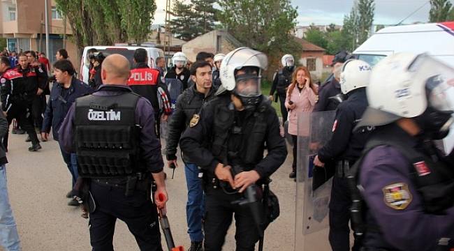 Meydan muharebesi gibi kavga! 200'den fazla kişi birbirine girdi