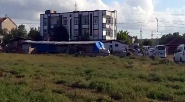 Arnavutköy'de bir baba eşi ve kızını boğarak öldürdü