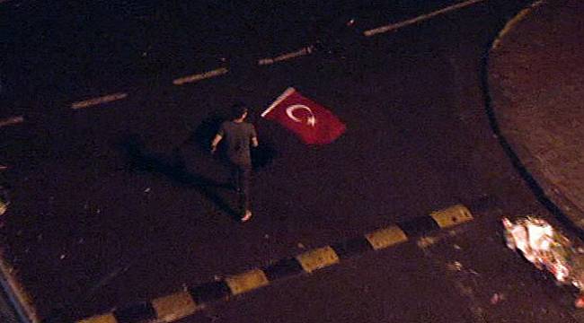 Bayrak sevgisi yağmur tanımadı