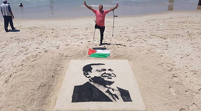 Cumhurbaşkanı Erdoğan’ın resmini Gazze sahiline çizdi