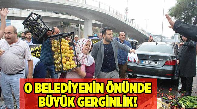 İzmir'deki o belediyenin önünde büyük gerginlik!