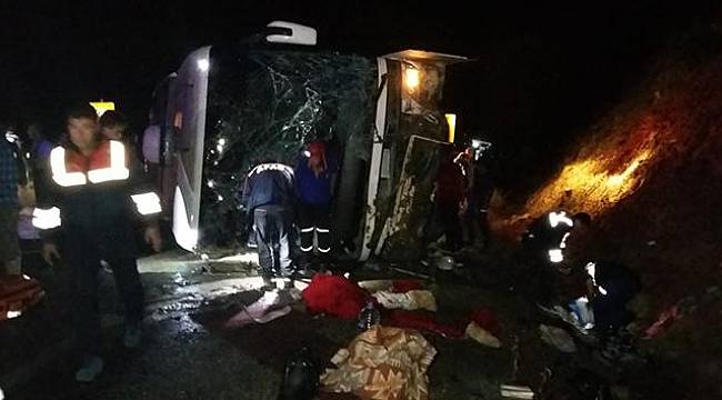Karaman'da otobüs devrildi: 3 ölü, 40 yaralı