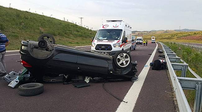 Otobanda feci kaza! TIR&#039;a çarpıp 4 takla attı