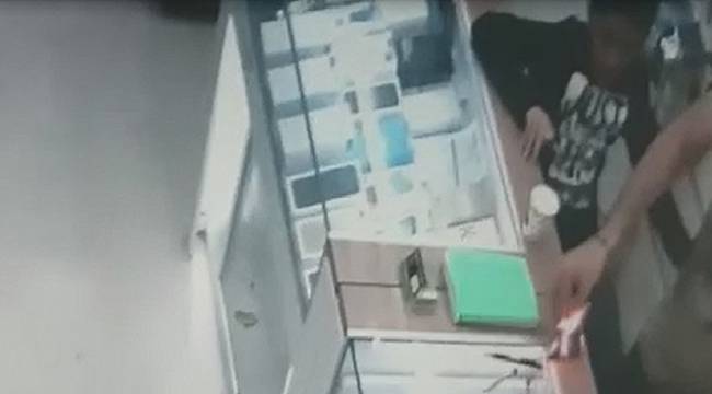 Şişen cep telefonu bataryası patladı