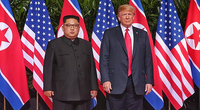 Trump ve Kim, Singapur'da görüştü