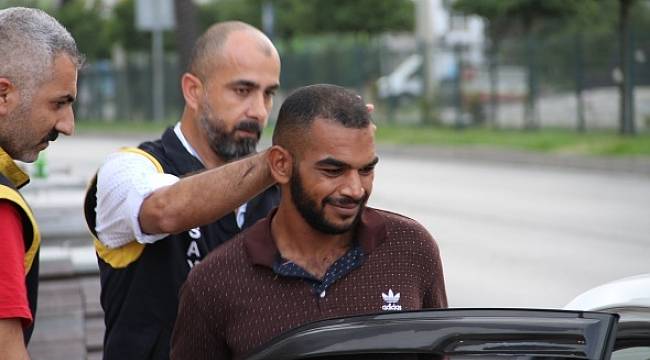 Ünlü şarkıcı cinayetten tutuklandı!