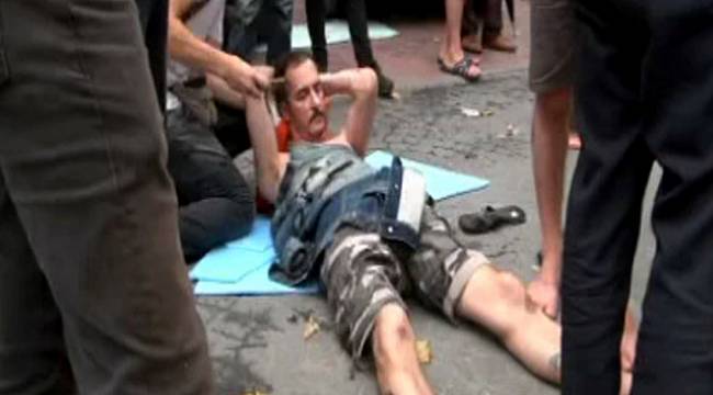 Alışveriş için gittiği markette dayak yedi