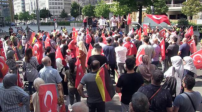 Almanya’da Özil’e destek gösterisi