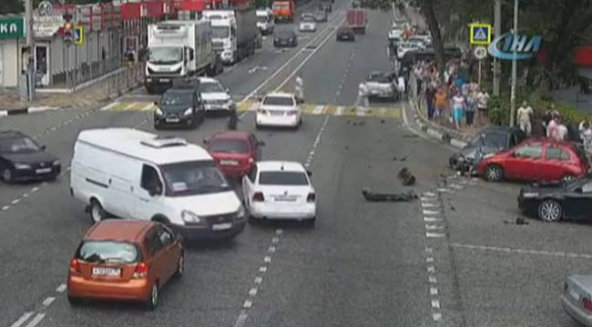 Araç yayaların arasına daldı: 1 ölü, 5 yaralı