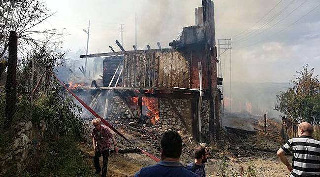 Eve düşen yıldırım, 30 hanelik köyü yok ediyordu