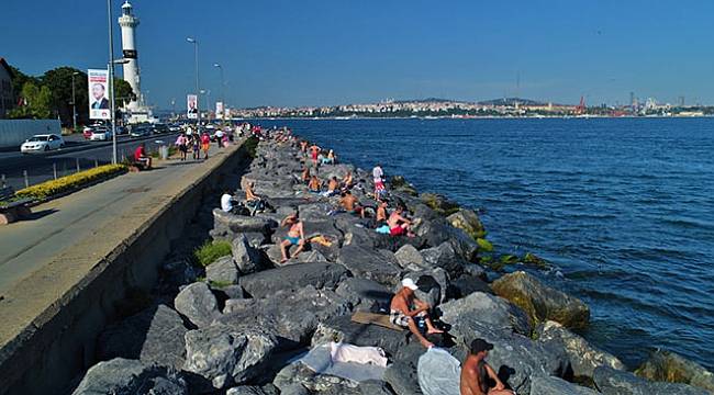 Sarayburnu sahiline insan akını