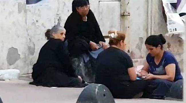 Dilenciler topladıkları paraları böyle paylaştı