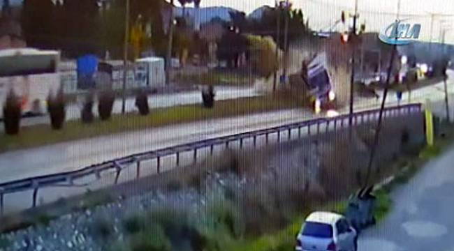 Tır kazasında faciadan dönüldü...