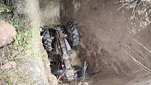 3 gündür aranan adam, traktörle devrildiği 5 metrelik çukurda bulundu