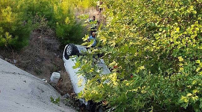 Balıkesir'de otomobil tarlaya uçtu: 2 ölü, 3 yaralı