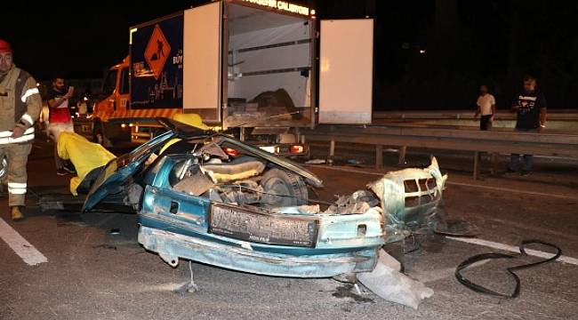 İkiye bölünen araçtan sağ çıktılar...