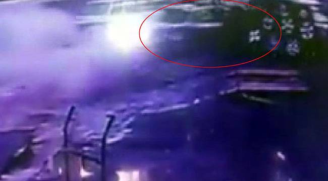 Kontrolden çıkan otomobil lastikçiye daldı