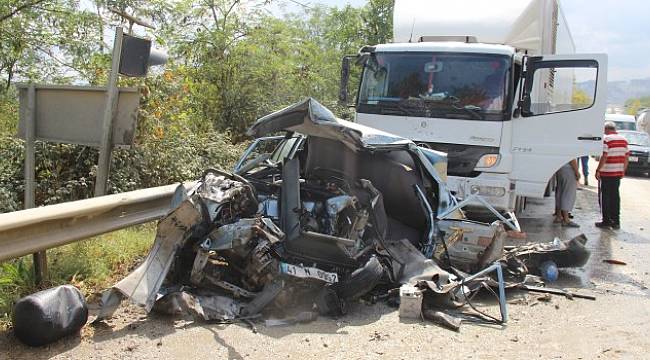 Ölüm yolunda feci kaza: 1 ölü, 1 yaralı