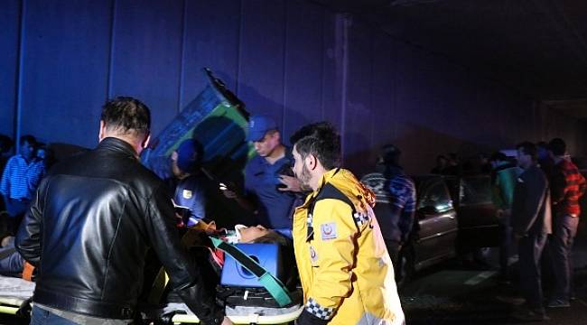 Otomobil traktöre arkadan çarptı! Çok sayıda yaralı var