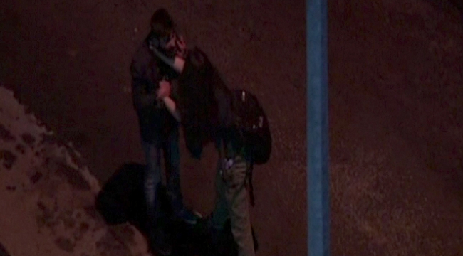 Genç aşıkların tekme-tokat kavgası kamerada