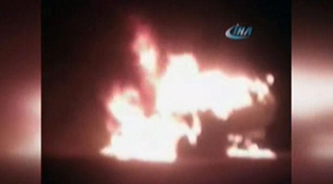 Otomobil alev topuna döndü...