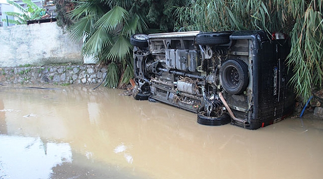 100 araç, 50 ev, 30 iş yeri sular altında kaldı