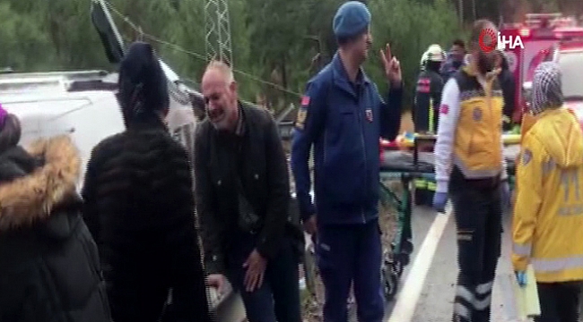 Antalya'da Suriyelilerin bulunduğu minibüs şarampole devrildi