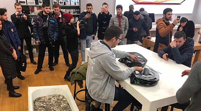 Bir küvet dolusu bozuk para ile Iphone XS satın aldı