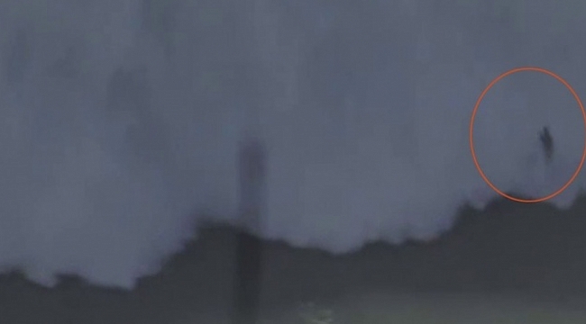 Dev dalgalar sörfçüyü yuttu