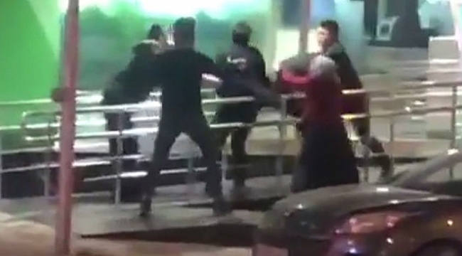 ATM sırasında yumruklu kavga