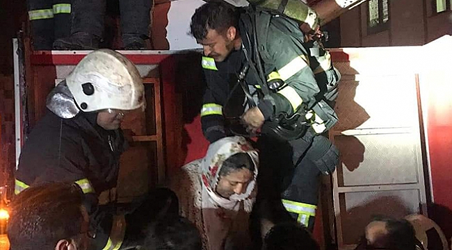 Korkutan yangın: 32 kişi mahsur kaldı